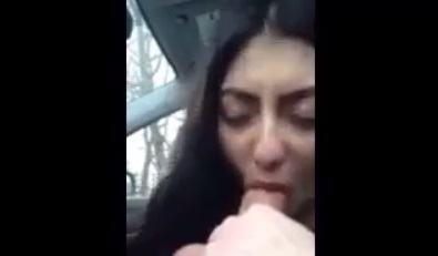 Взрослая баба глубоко пососала член таксисту за поезду в деревню