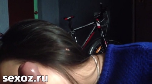 Казах учит глубокому минету сводную сестру казашку перед сном