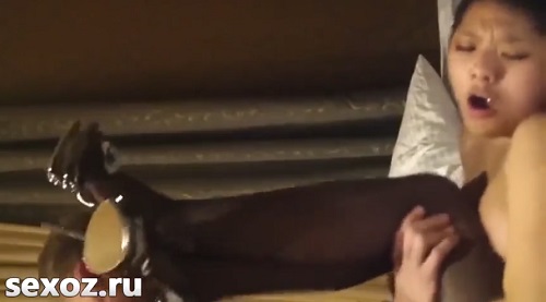 Ненасытная казашка кайфует от толстого члена русского чувака