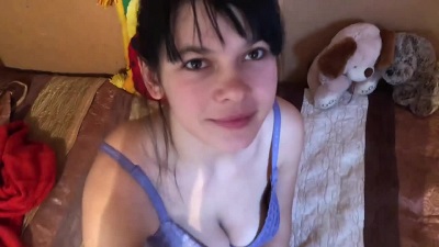 Маша учится сосать хуй на друге мужа